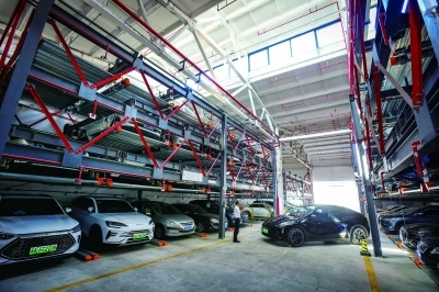 老厂房变身立体停车场 城市空间再生的新实践